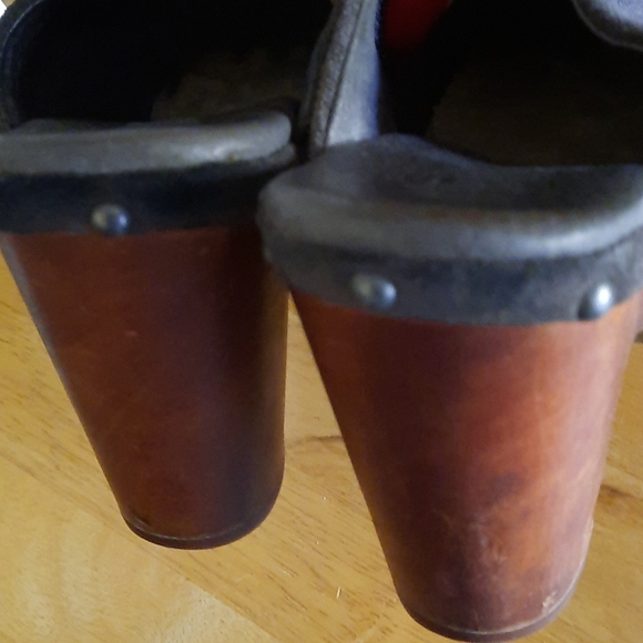 UGG Kaylee Grey Suede Clogs - Picture 6 of 13